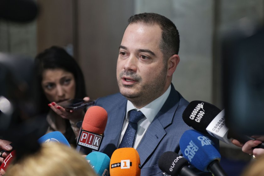 Вътрешният министър не е отговорил на депутатите дали Нотариуса е бил сътрудник на МВР (ОБЗОР)