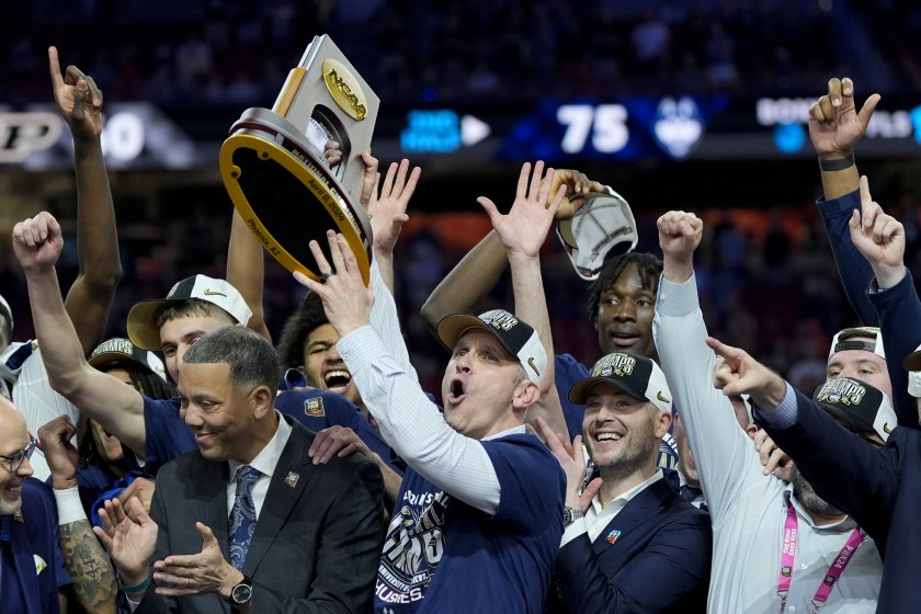тимът университета кънектикът триумфира втора поредна година колежанското първенство баскетбол сащ