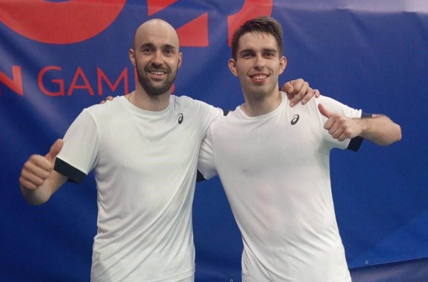 Иван Русев и Илиян Стойнов започнаха с победа европейското първенство по бадминтон
