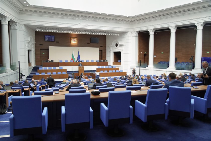 парламент пленарна зала