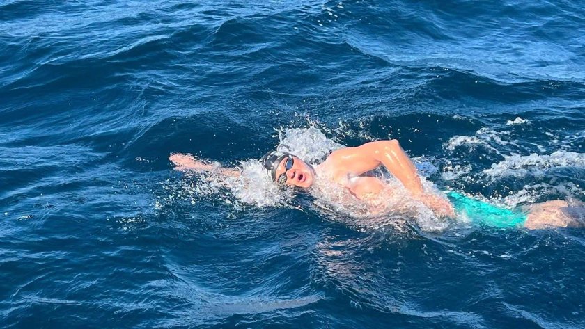 Снимка: Българинът Цанко Цанков преплува протока Кук за рекордно време