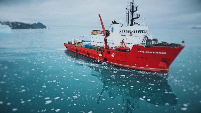 "Едно ледено лято" - нова поредица и филм на БНТ за Антарктида (СНИМКИ)