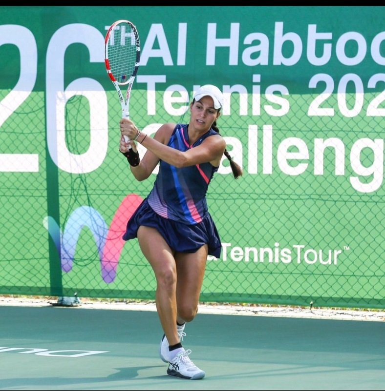 изабелла шиникова играе титлата двойки тенис турнир тунис