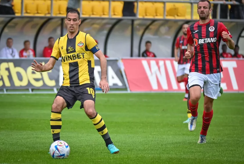 Трима футболисти на Ботев Пловдив са под въпрос за мача с Ботев Враца