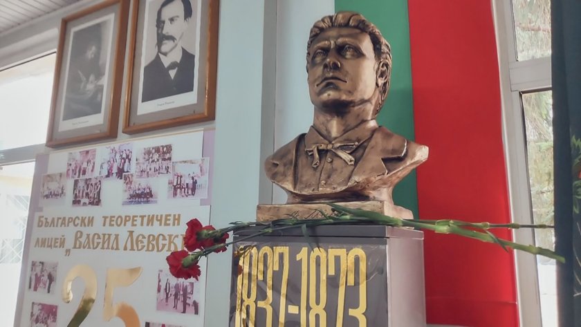 Откриха бюст-паметник на Васил Левски в Кишинев