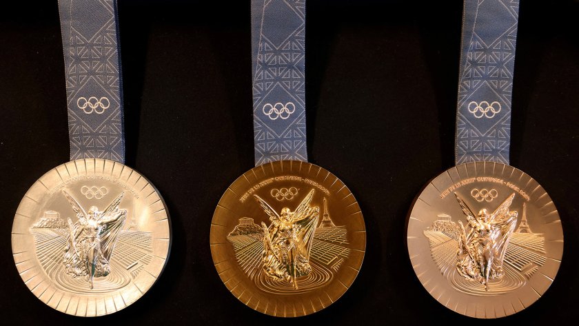 париж показаха олимпийските медали вградени частици айфеловата кула