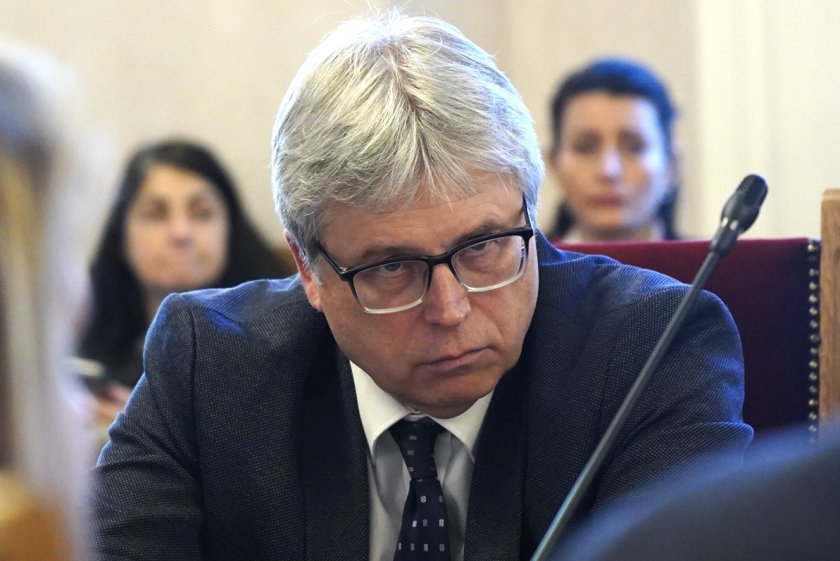 Народното събрание освободи управителя на Националната здравноосигурителна каса Станимир Михайлов.
