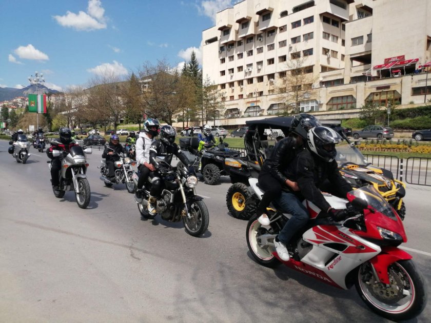 Над 150 мотористи се събраха днес в центъра на Смолян