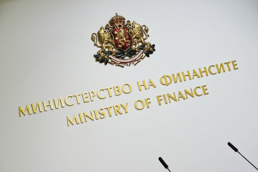 назначени трима заместник министри финансите
