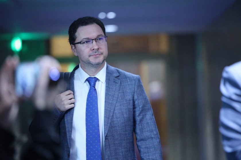 Промени в служебния кабинет: Кой е предложеният за външен министър Даниел Митов?