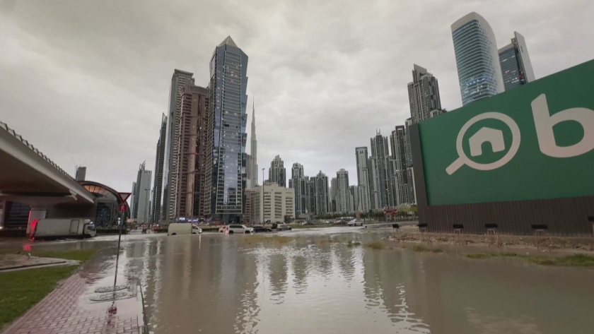 Снимка: Дубай е под вода след два дни проливни дъждове