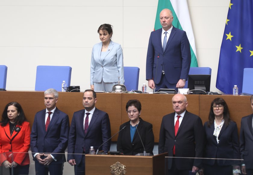 Депутатите от Има такъв народ се подписаха в предложението на