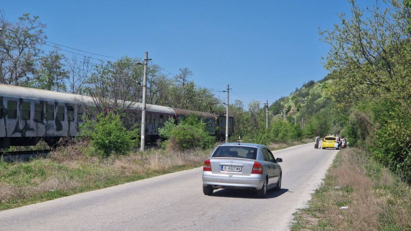 Тежък инцидент с влак при полигона край Благоевград. Две жени