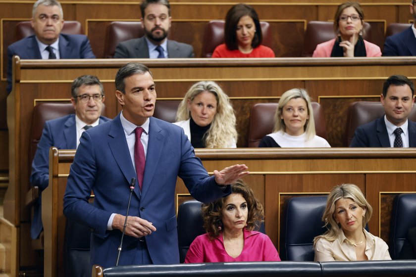Снимка: Испанският премиер с изненадващ ход заради разследване срещу жена му
