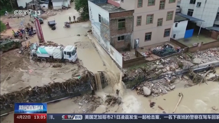 Най-малко четири жертви и над 110 хиляди евакуирани при наводнения в Китай