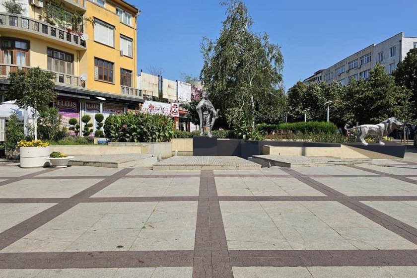 благотворителен базар паметник васил левски бургас
