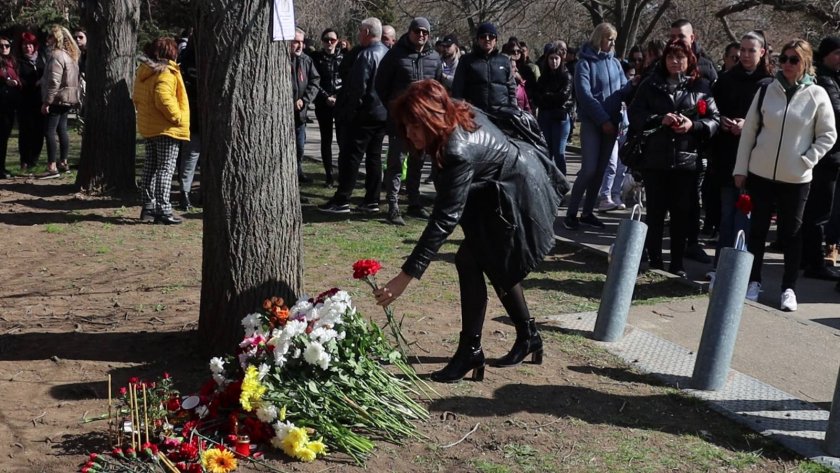 десетки жители добрич събраха бдение жертвата психично болен мъж