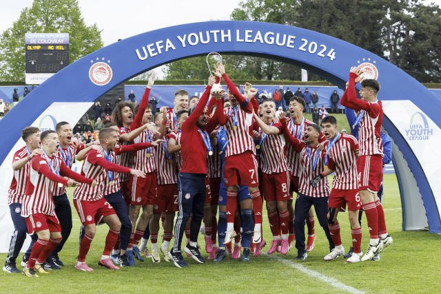 олимпиакос пирея триумфира младежката шампионска лига футбол