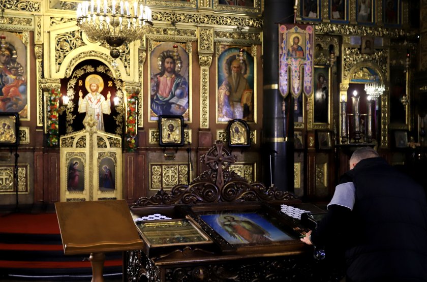 49,7% от българите имат доверие в Църквата, показват данните от