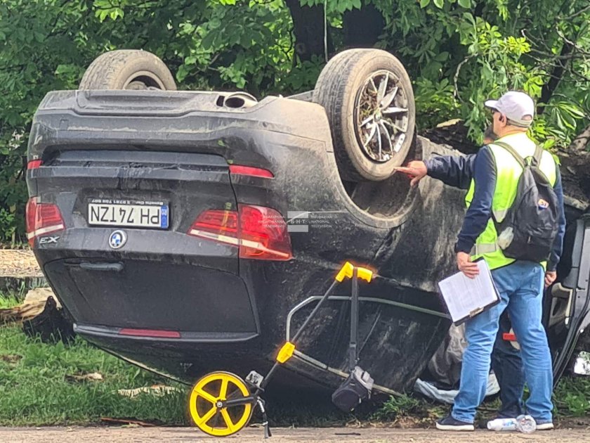 румънски автомобил обърна таван русе снимки
