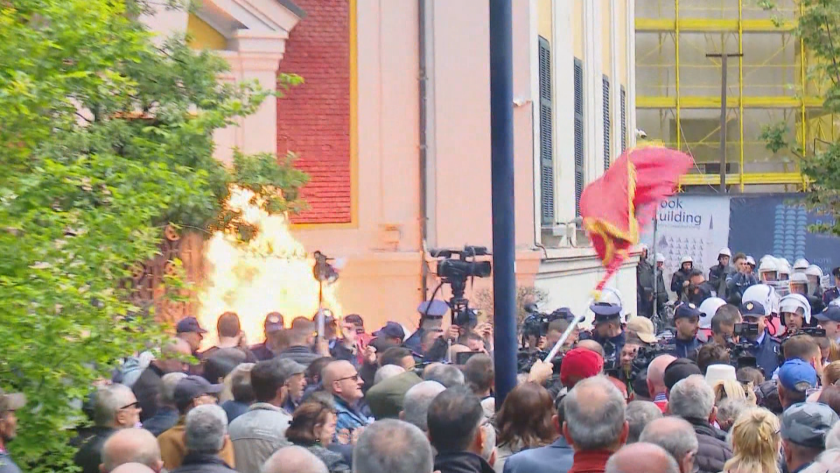Размирици в столицата на Албания. Демонстрацията беше свикана от опозицията