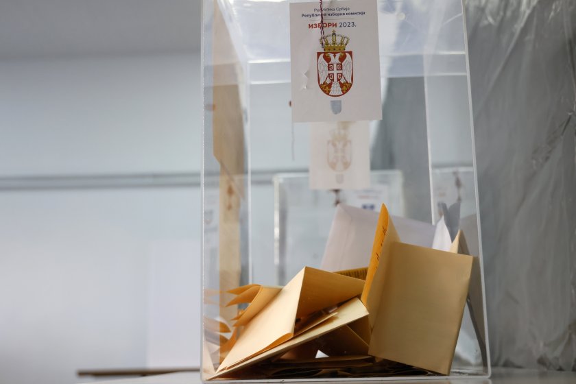 без въздържали министрите новия сръбски парламент положиха клетви
