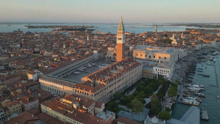венеция въвежда такса туристите