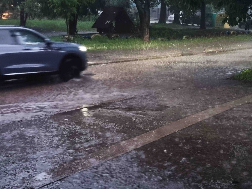 Бедствено положение е обявено в Плевен. Силна буря е довела