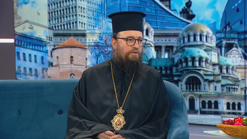 Браницкият епископ Пахомий, ректор на Софийската духовна семинария, поздравява православния