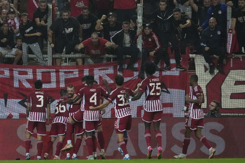 Олимпиакос победи Астън Вила с 2:0 в полуфинален мач-реванш от