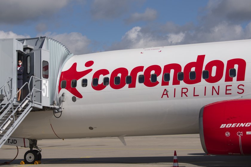 пътнически самолет кацна корем турско летище спука гума предния колесник