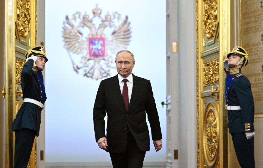 Путин положи клетва за президент за пети път, остава на поста поне до 2030 г. (СНИМКИ)