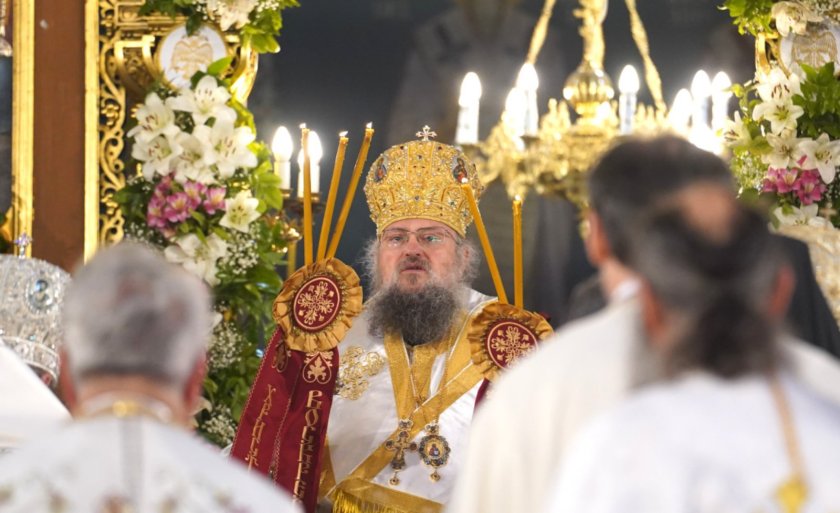 В митрополитския храм Св. Неделя в София се отслужва празнично