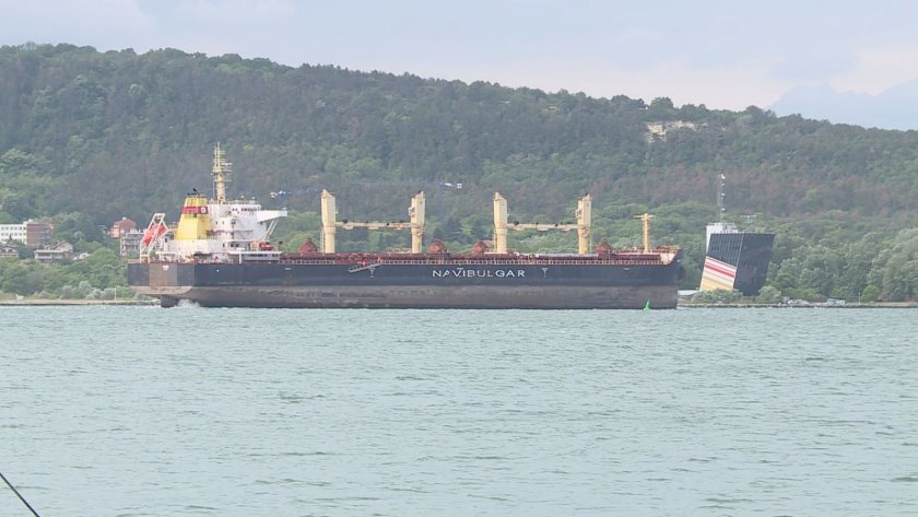 Корабът “Руен, който беше отвлечен от сомалийски пирати край бреговете
