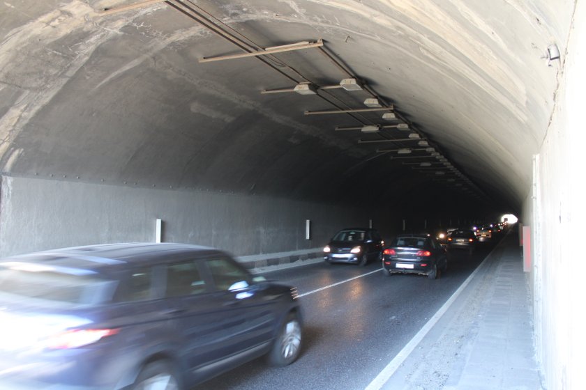 апи шофьорите движат повишено внимание тръби тунел дупница