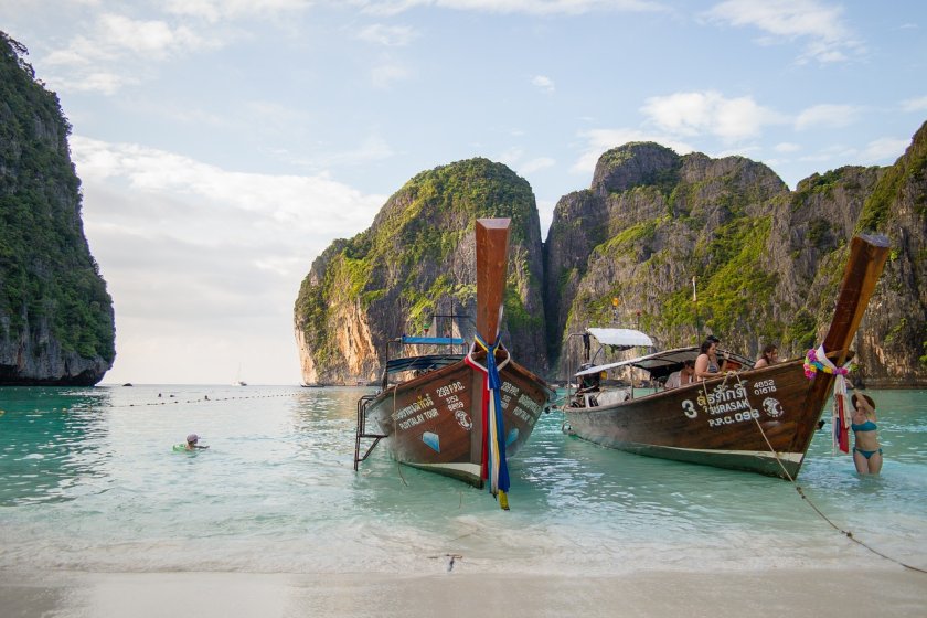 Туристическият архипелаг Ко Пи-Пи в Тайланд, станал известен от филма
