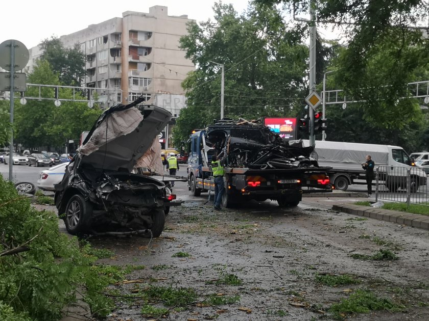 Подобрява се състоянието на двамата младежи, които оцеляха в тежката