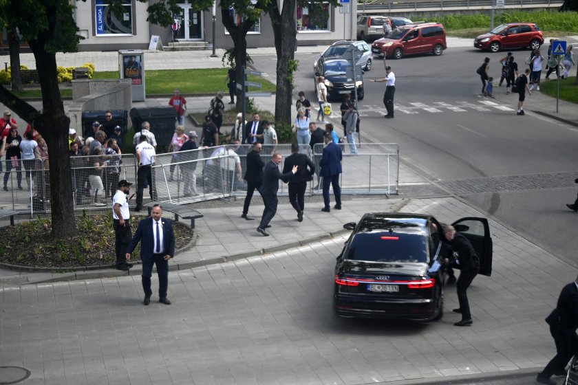 Шок и недоумение в Словакия след опита за покушение над премиера Роберт Фицо (ОБЗОР)