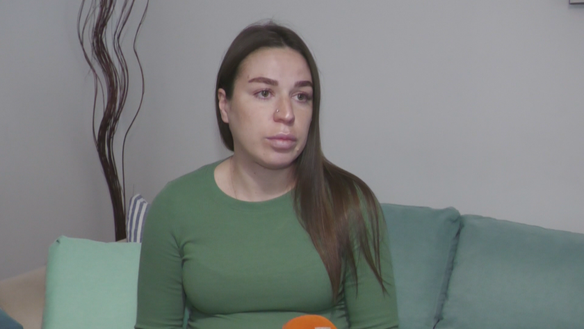 Бременната съпруга на руски опозиционер, получил бежански статут у нас,