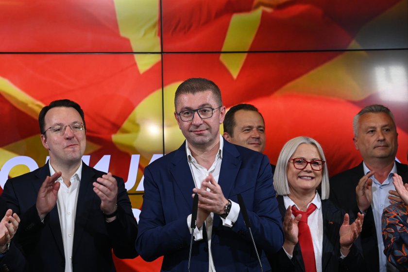 В Република Северна Македония - председателят на ВМРО-ДПМНЕ Християн Мицкоски,