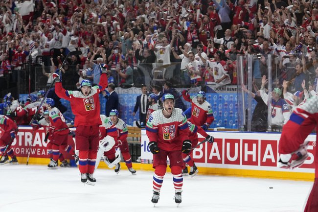 чехия защитаващият титлата тим канада класираха полуфиналите световното първенство хокей лед