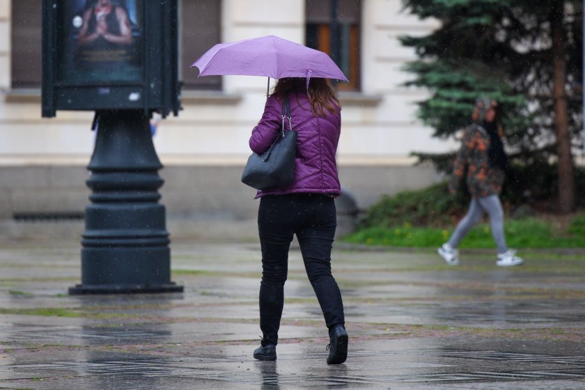 Преди обяд в по-голямата част от страната ще бъде предимно
