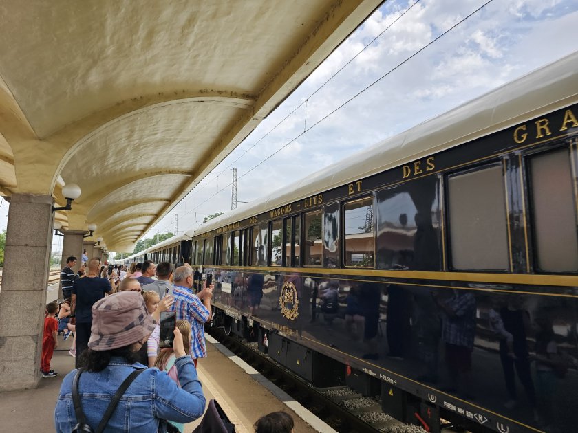Известният влак Ориент експрес пристигна в Русе с пътници от