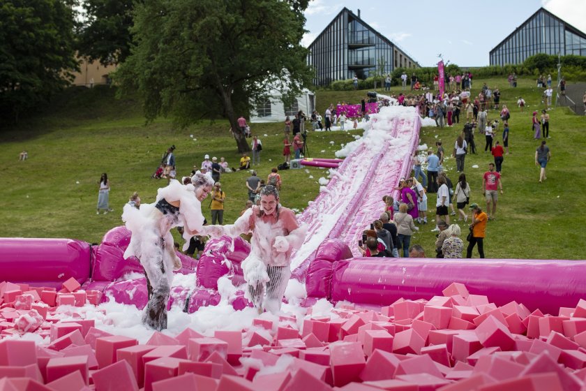 вилнюс празнува емблематичната розова супа розов фестивал снимки