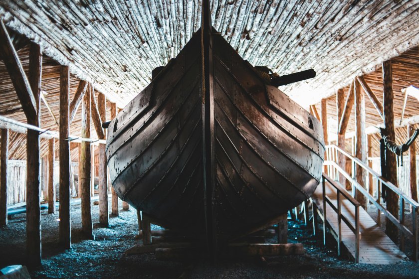ковачи възстановяват желязната котва викингски кораб дания