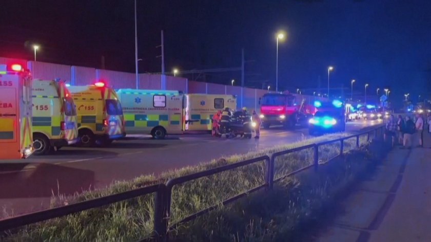 Най-малко 4 души загинаха и още десетки са ранени при