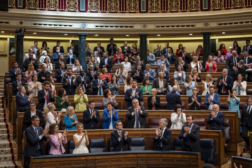 испанският парламент прие оспорвания законопроект амнистия каталунските сепаратисти