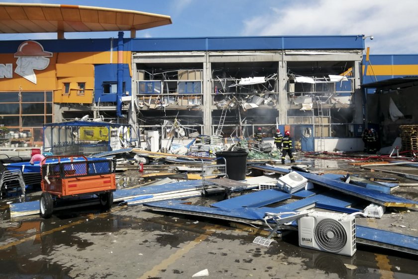 силна експлозия търговски център румъния снимки