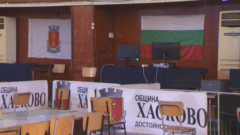 Масови смени на членове на секционни комисии в Хасково часове преди вота утре