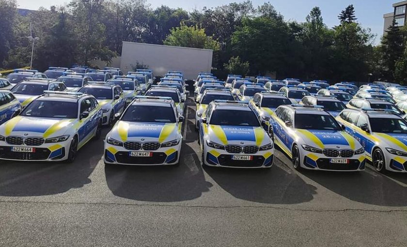 полицейски автомобили патрулки
